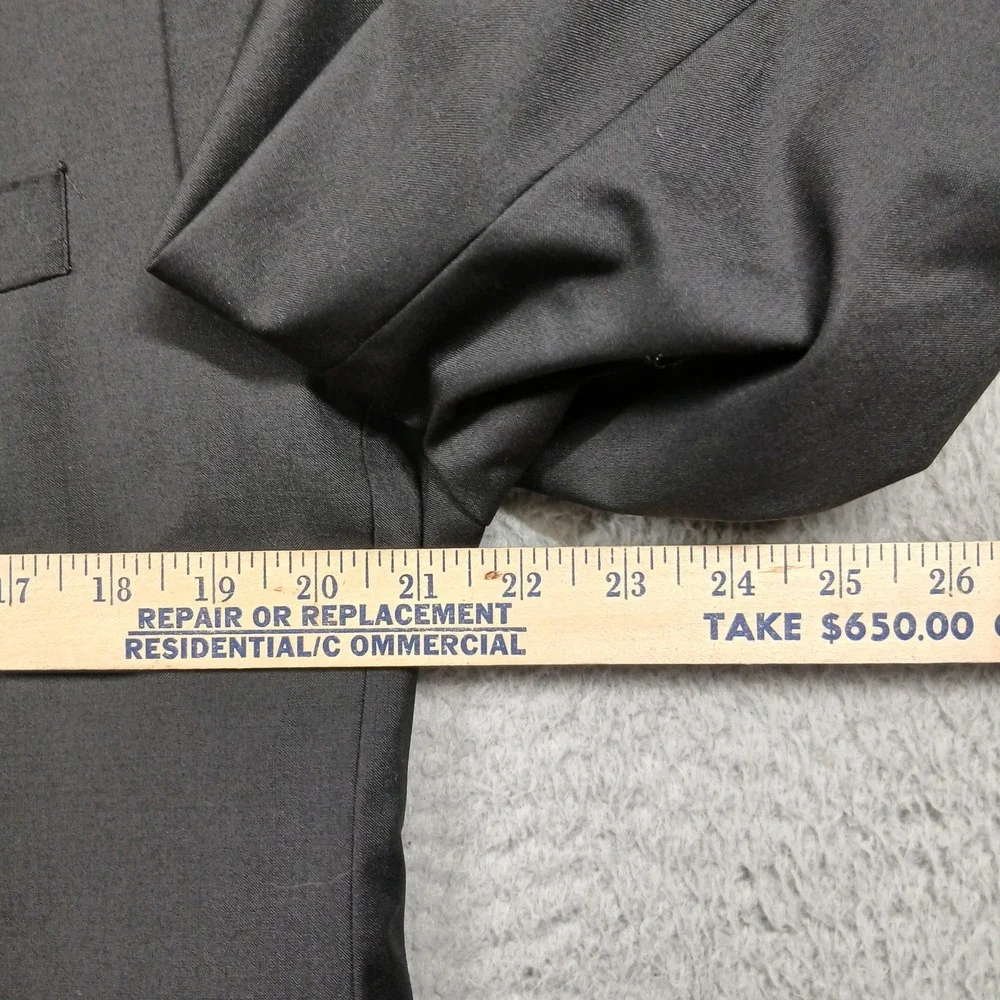 Hugo Boss Wool Blazer Mens 42R Gray Two Button Tailored Sport Coat‎